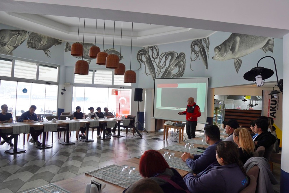 ÇEŞME’DE ÇEŞTUR PERSONELİNE AFET EĞİTİMİ