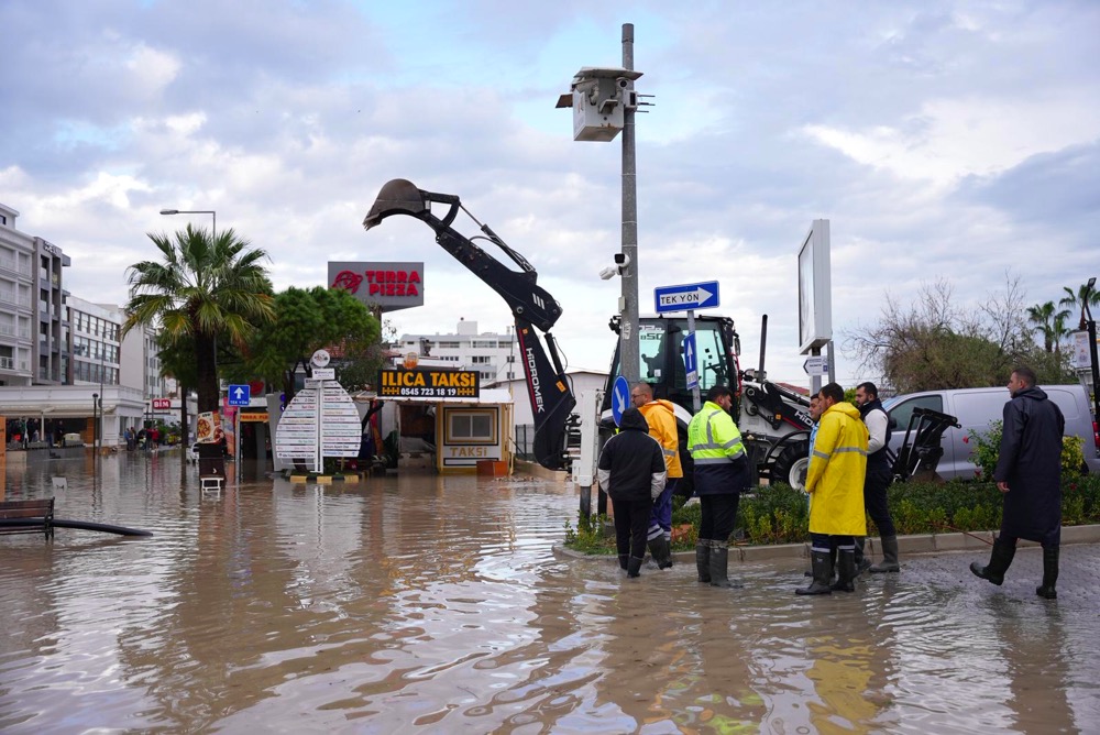 ÇEŞME SULAR ALTINDA ÇEŞME SULAR ALTINDA