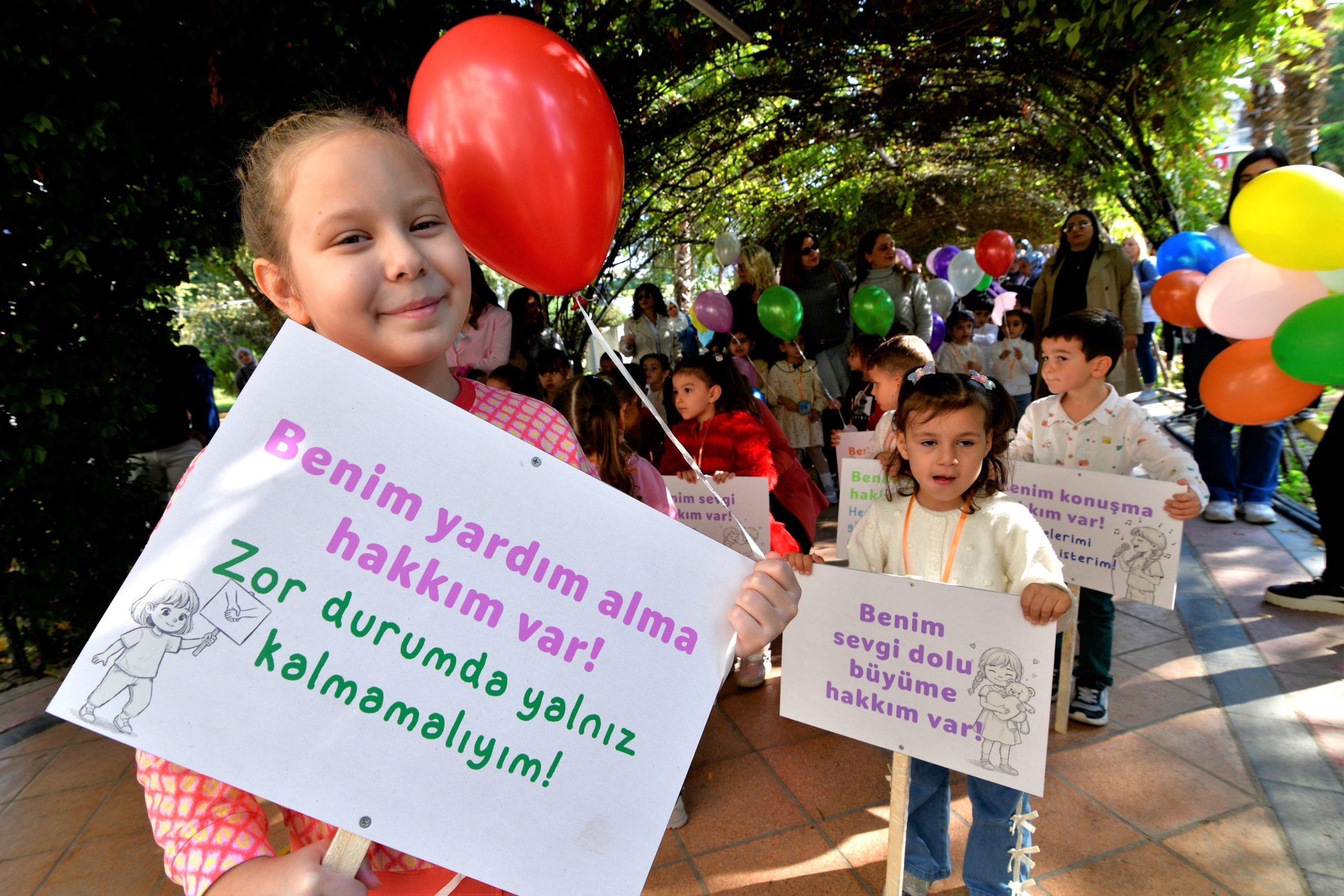 BORNOVA’DA ÇOCUK HAKLARI GÜNÜ COŞKUSU BORNOVA’DA ÇOCUK HAKLARI GÜNÜ COŞKUSU