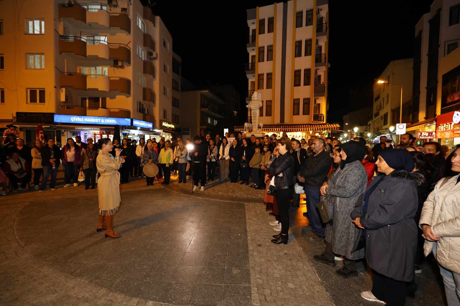 EFES SELÇUK ERKEK ŞİDDETİNE KARŞI SES YÜKSELTTİ