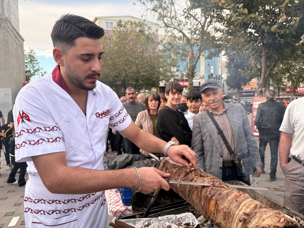 İZMİR’DE ERZURUM TANITIM GÜNLERİ COŞKUYLA BAŞLADI İZMİR’DE ERZURUM TANITIM GÜNLERİ COŞKUYLA BAŞLADI