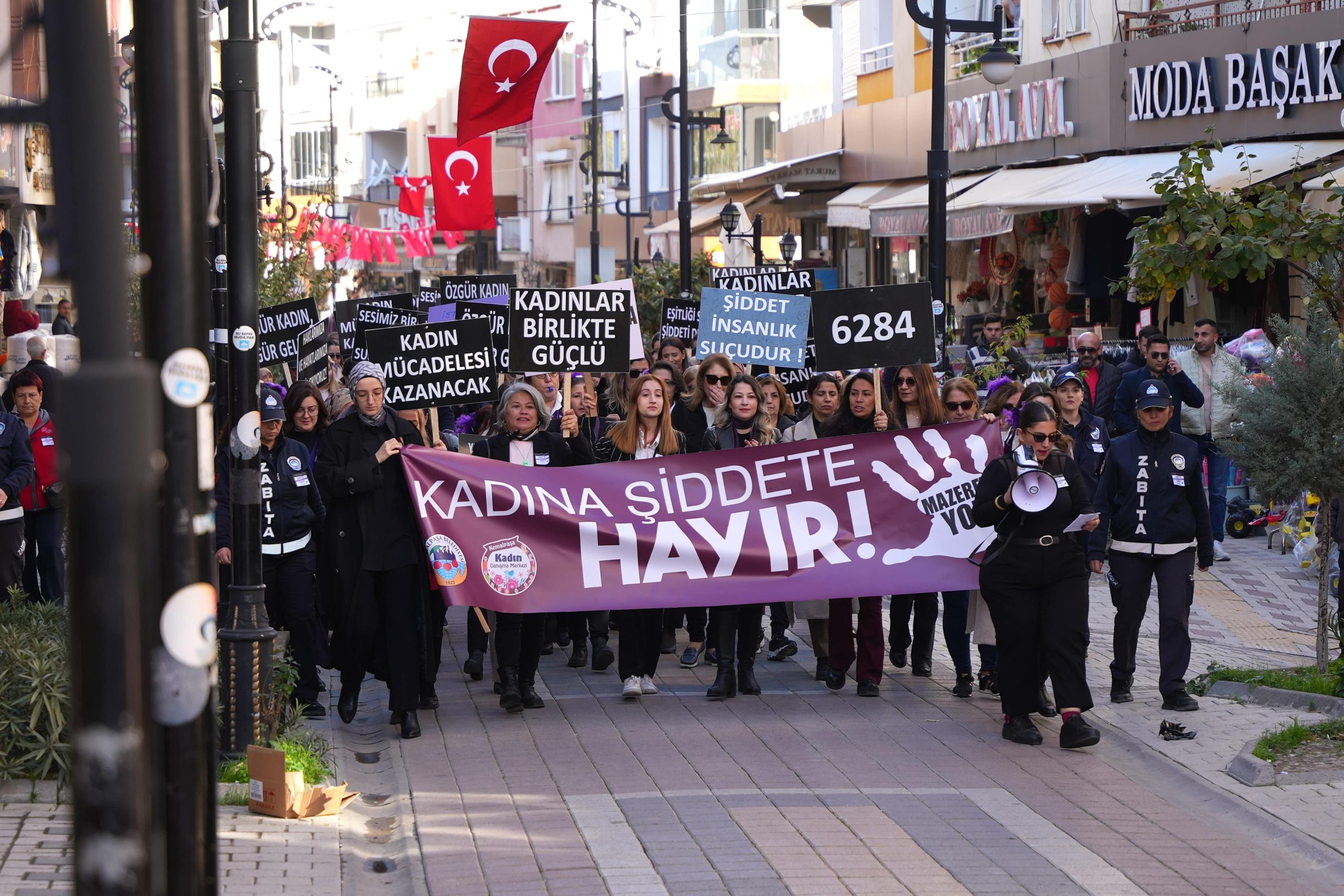 KEMALPAŞALI KADINLARDAN GÜÇLÜ MESAJ