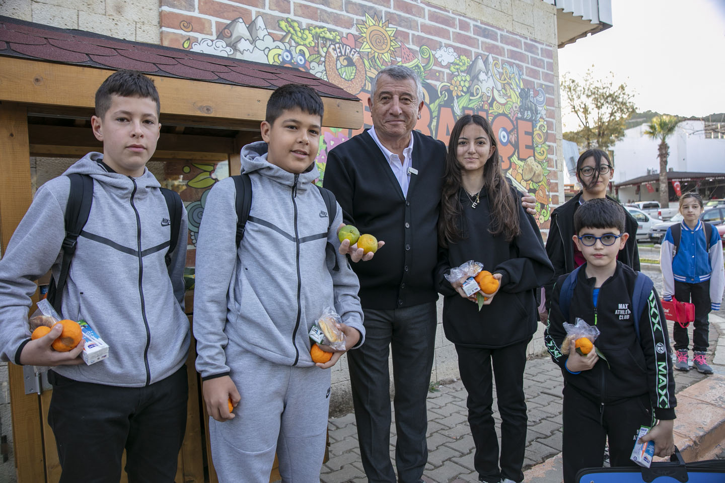 Belediye Topladı Halka Dağıttı