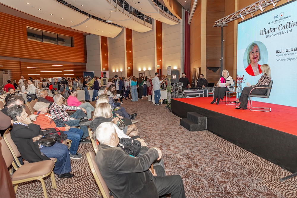 İZMİRLİLER EĞLENCE VE ALIŞVERİŞ DOLU BİR GÜN YAŞADI