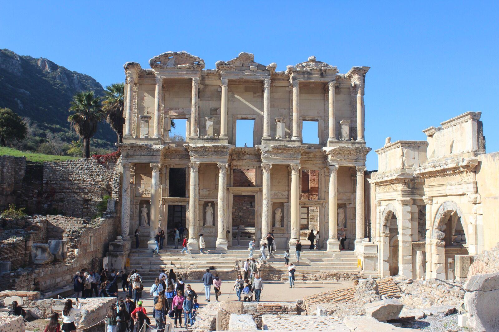 ÖĞRENCİLERE TARİH VE MÜZİK MOLASI