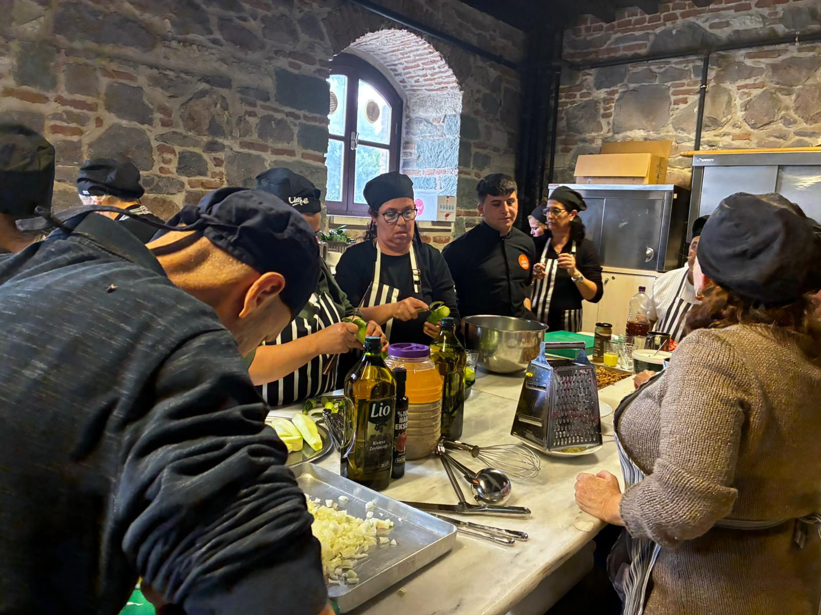 ŞEF RIFAT YURTTAŞ MESLEK FABRİKASI’NDA EGE LEZZETLERİ YAPTI