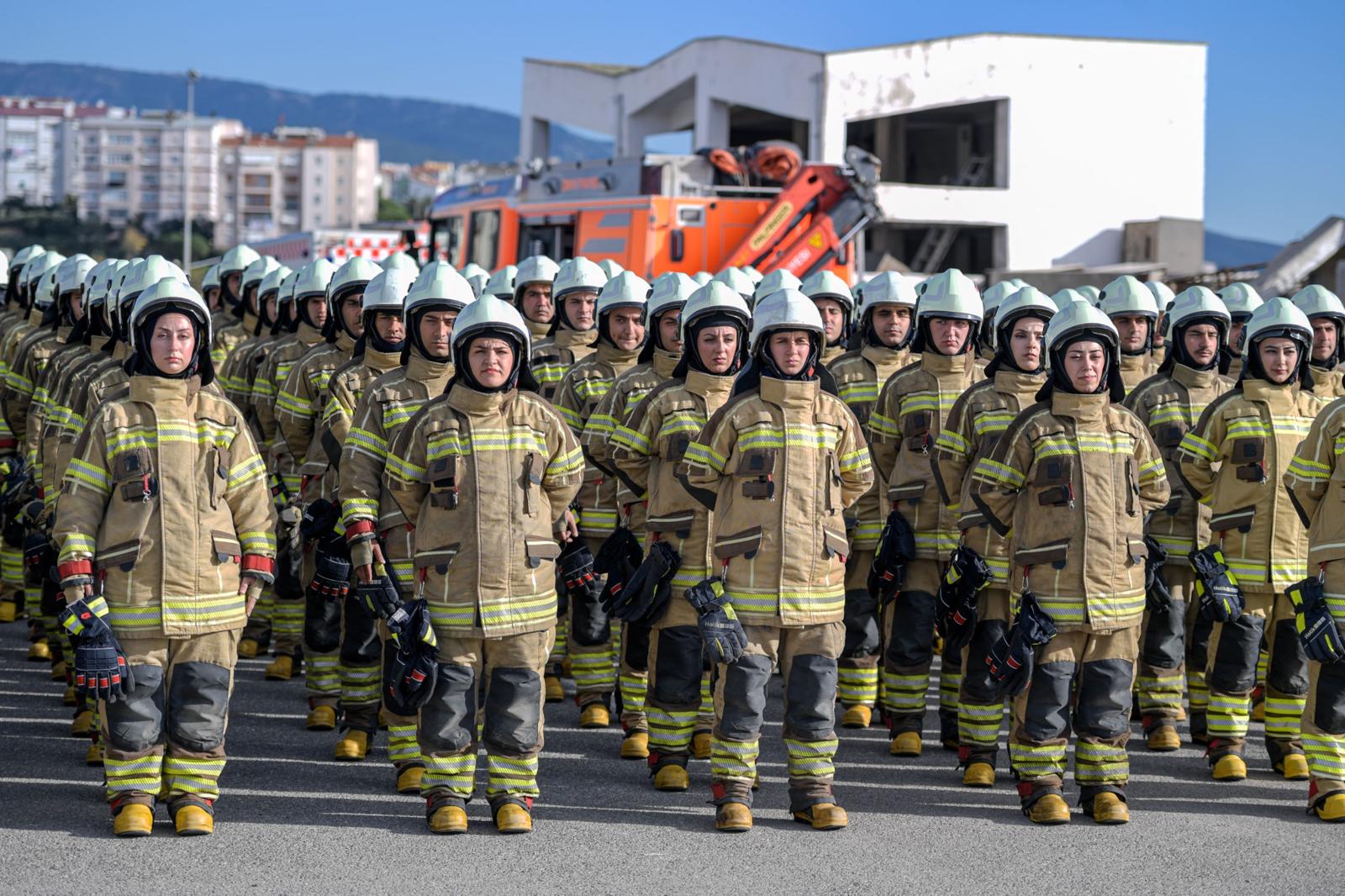 İZMİR’İN YENİ İTFAİYE MEMURLARI GÖREVE HAZIR