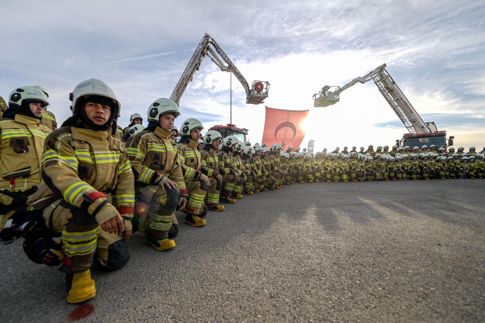 İZMİR’İN YENİ İTFAİYE MEMURLARI GÖREVE HAZIR