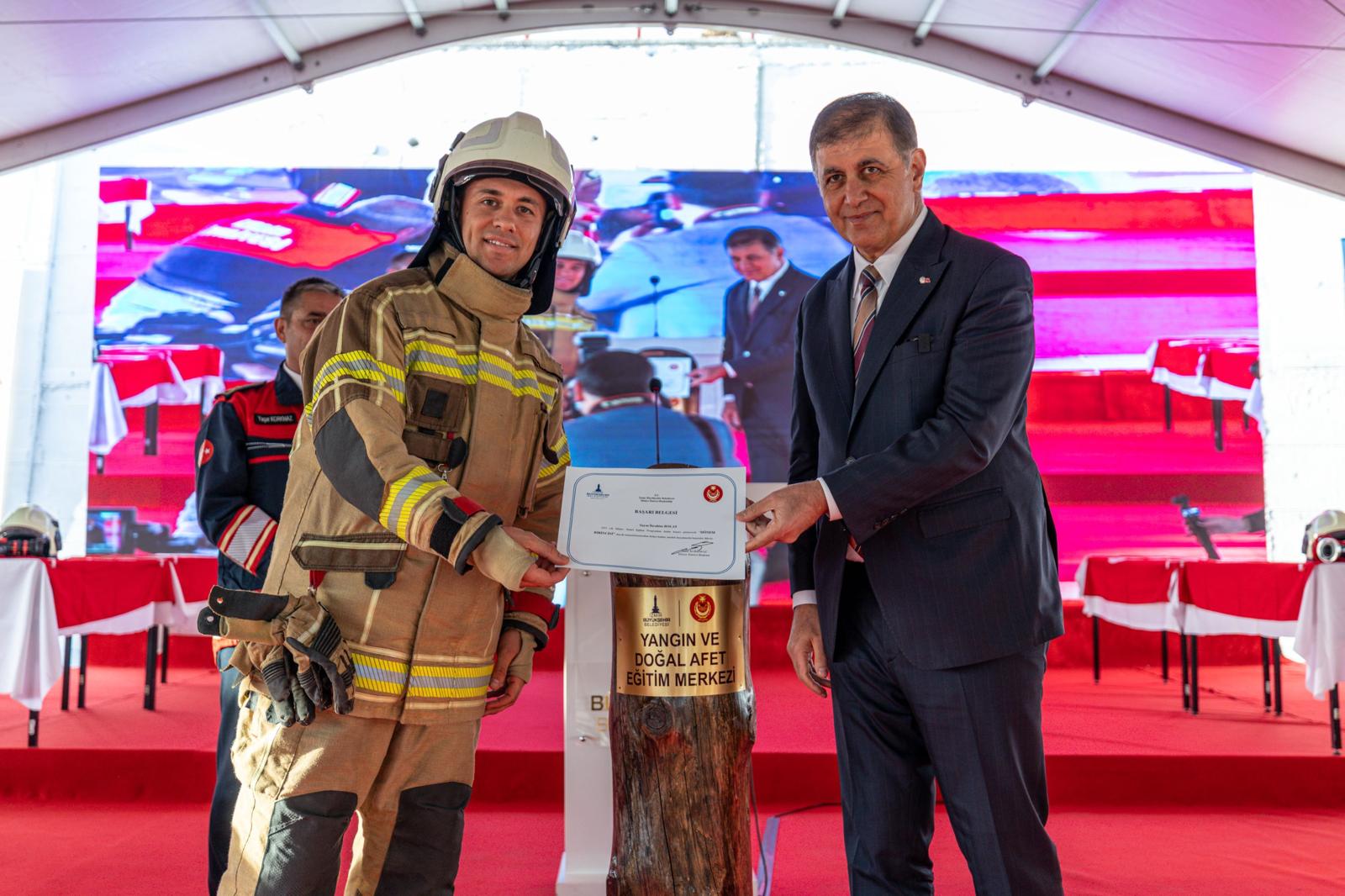 İZMİR’İN YENİ İTFAİYE MEMURLARI GÖREVE HAZIR