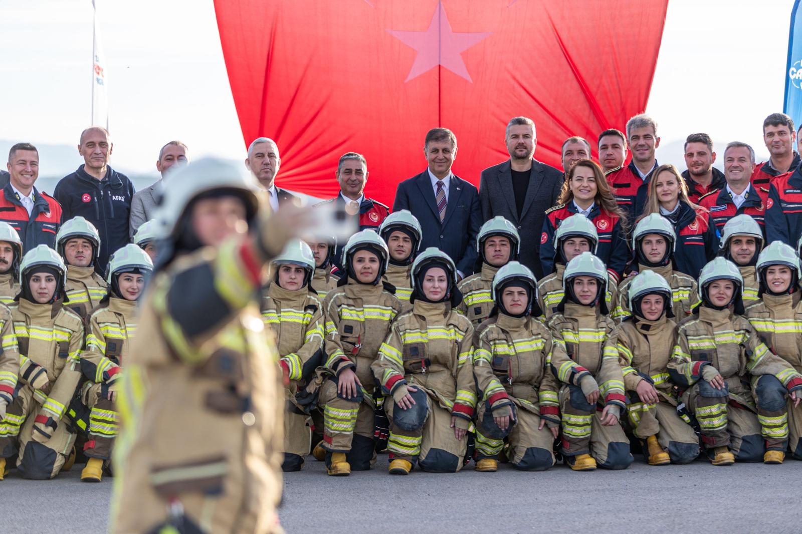İZMİR’İN YENİ İTFAİYE MEMURLARI GÖREVE HAZIR