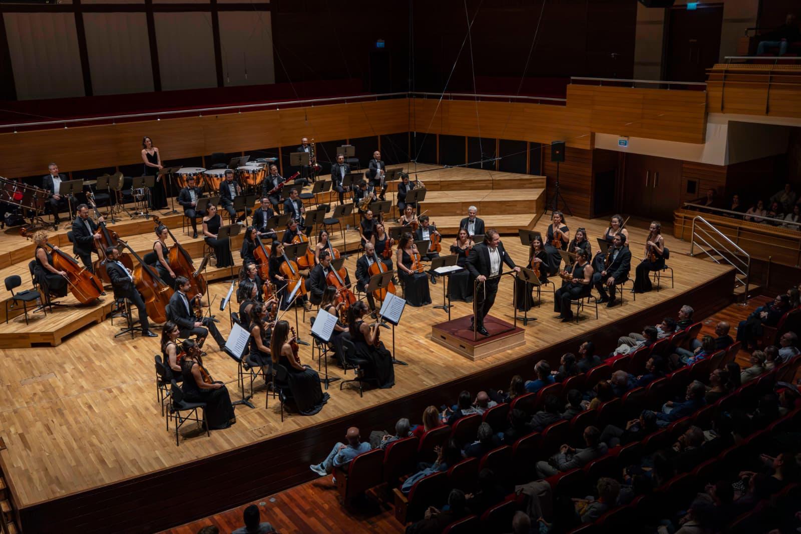 İZMİR’DE UNUTULMAZ KLASİK MÜZİK GECESİ