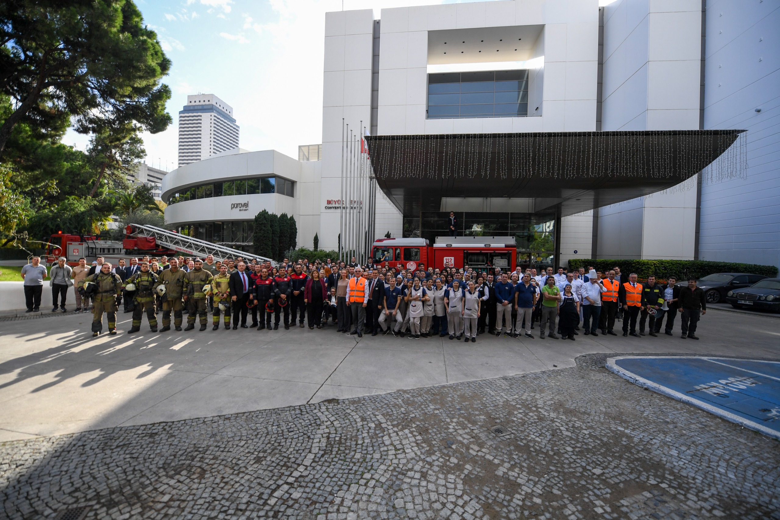 İTFAİYE’DEN SWISSOTEL’DE NEFES KESEN TATBİKAT