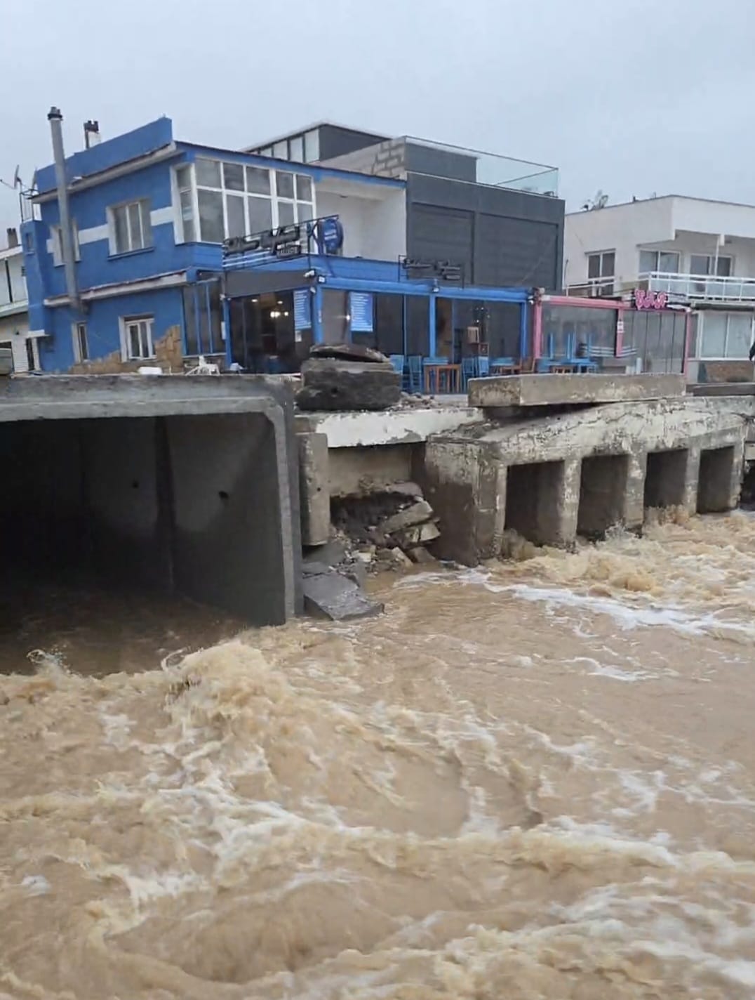 KARABURUN, ÇEŞME VE FOÇA’DA YAĞIŞ ALARMI: EKİPLER SEFERBER