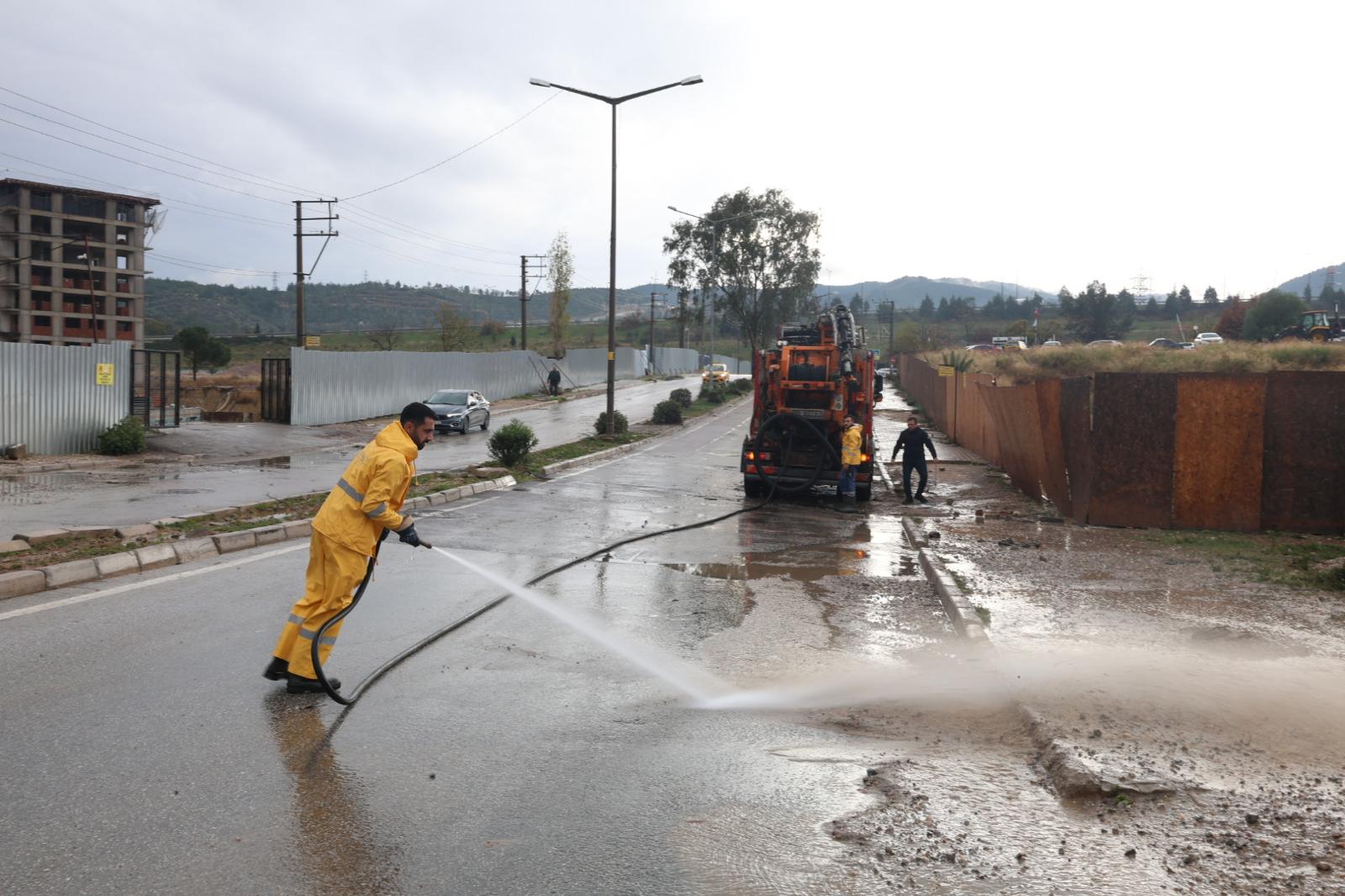 KARABURUN, ÇEŞME VE FOÇA’DA YAĞIŞ ALARMI: EKİPLER SEFERBER