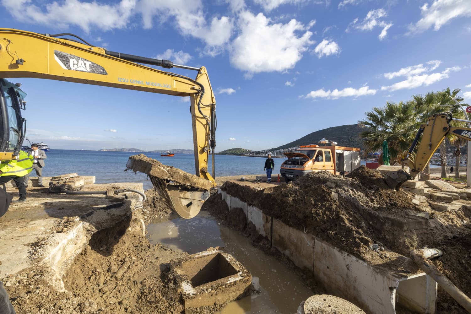 FOÇA’DA DERE YATAĞINA YAPILAN KANAL TAŞKINI ÖNLEDİ