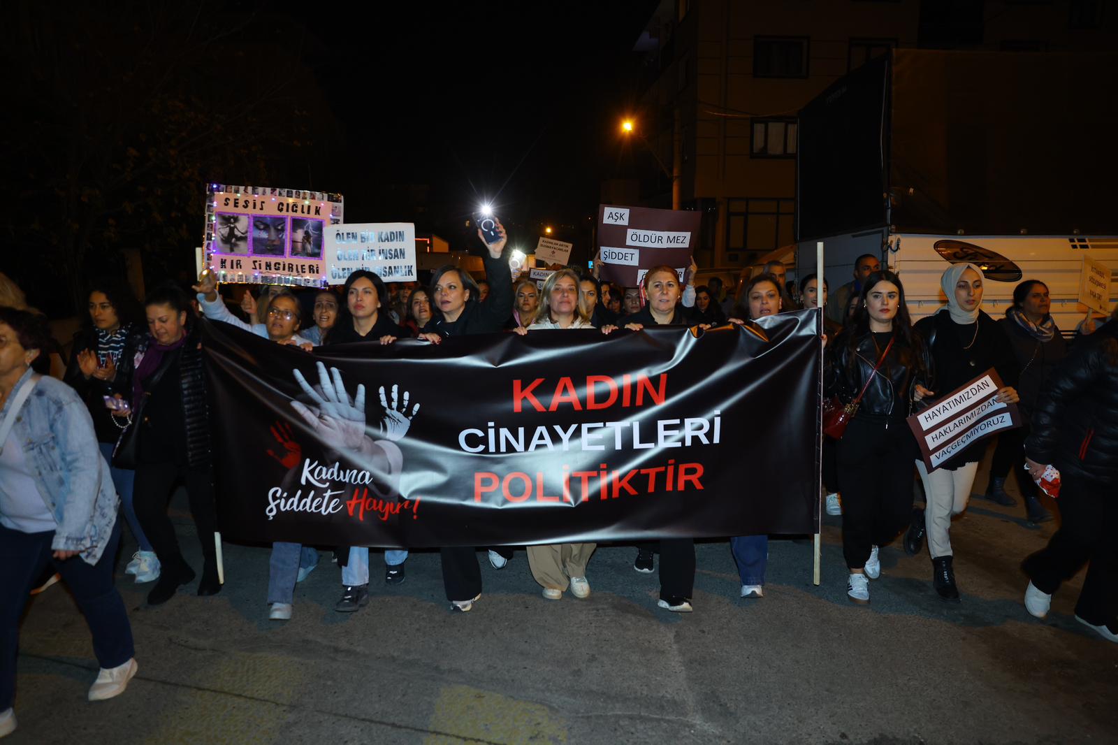 KARABAĞLAR KADINA ŞİDDETE KARŞI TEK SES TEK YÜREK KARABAĞLAR KADINA ŞİDDETE KARŞI TEK SES TEK YÜREK