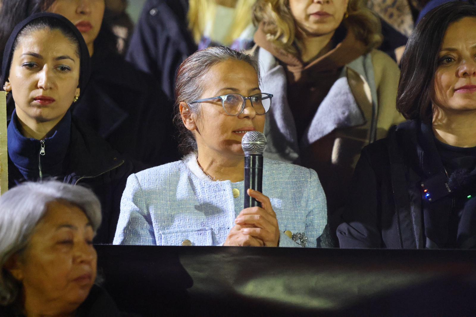 KARABAĞLAR KADINA ŞİDDETE KARŞI TEK SES TEK YÜREK KARABAĞLAR KADINA ŞİDDETE KARŞI TEK SES TEK YÜREK