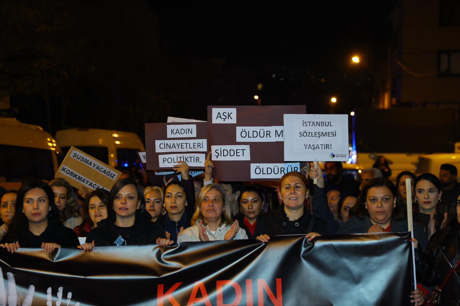 KARABAĞLAR KADINA ŞİDDETE KARŞI TEK SES TEK YÜREK KARABAĞLAR KADINA ŞİDDETE KARŞI TEK SES TEK YÜREK