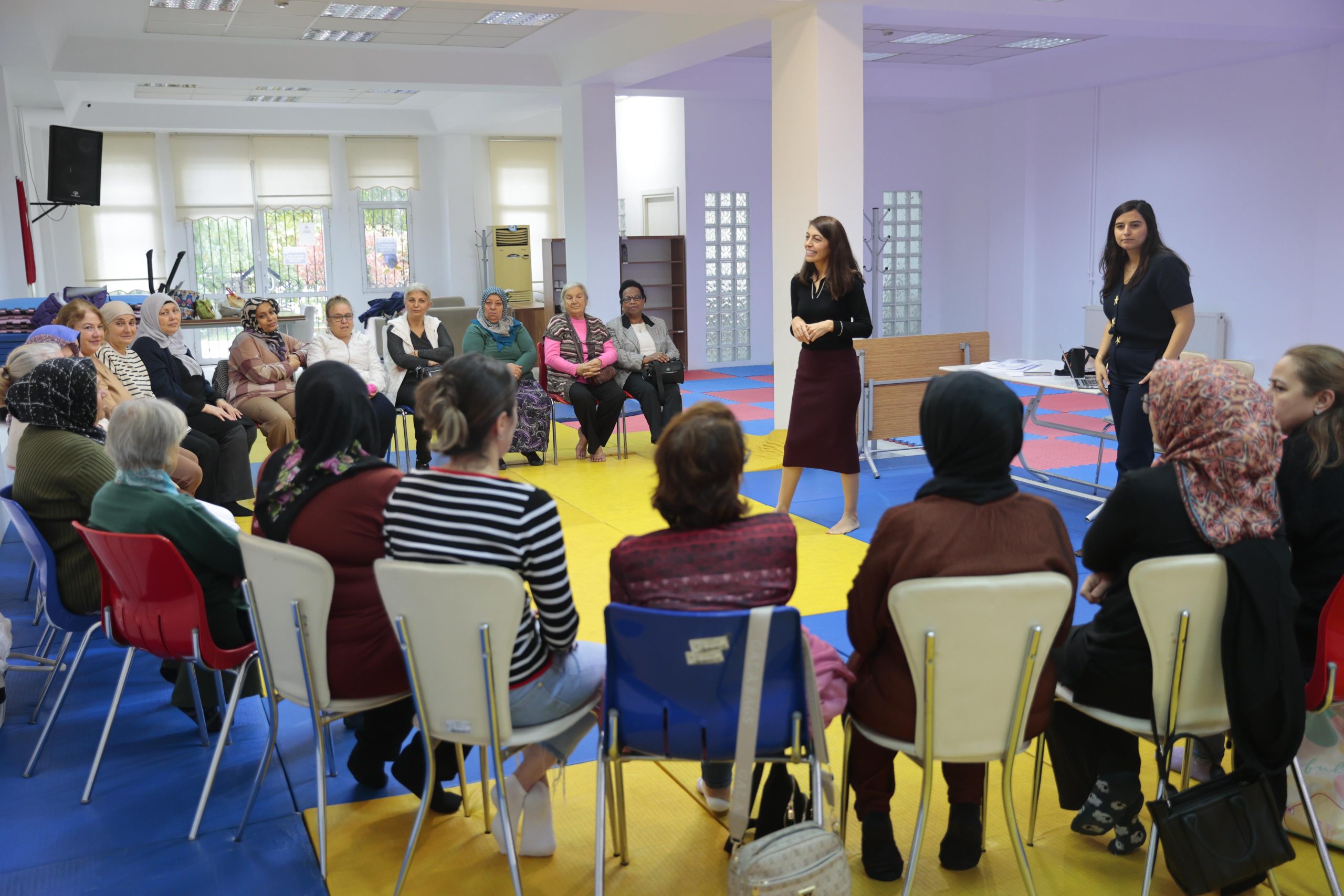 KONAKLI KADINLAR ŞİDDETE KARŞI DAYANIŞMAYLA GÜÇLENİYOR