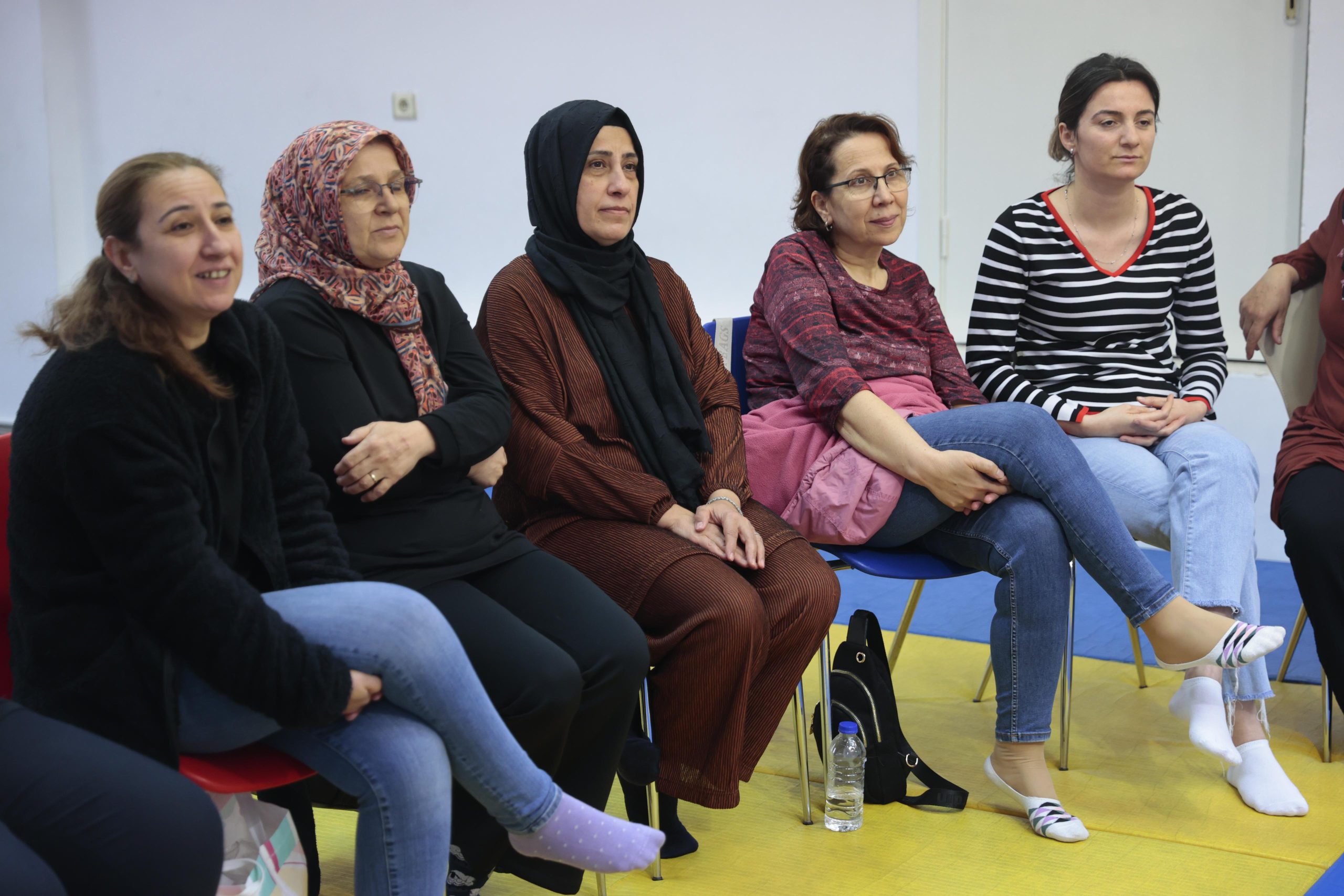 KONAKLI KADINLAR ŞİDDETE KARŞI DAYANIŞMAYLA GÜÇLENİYOR