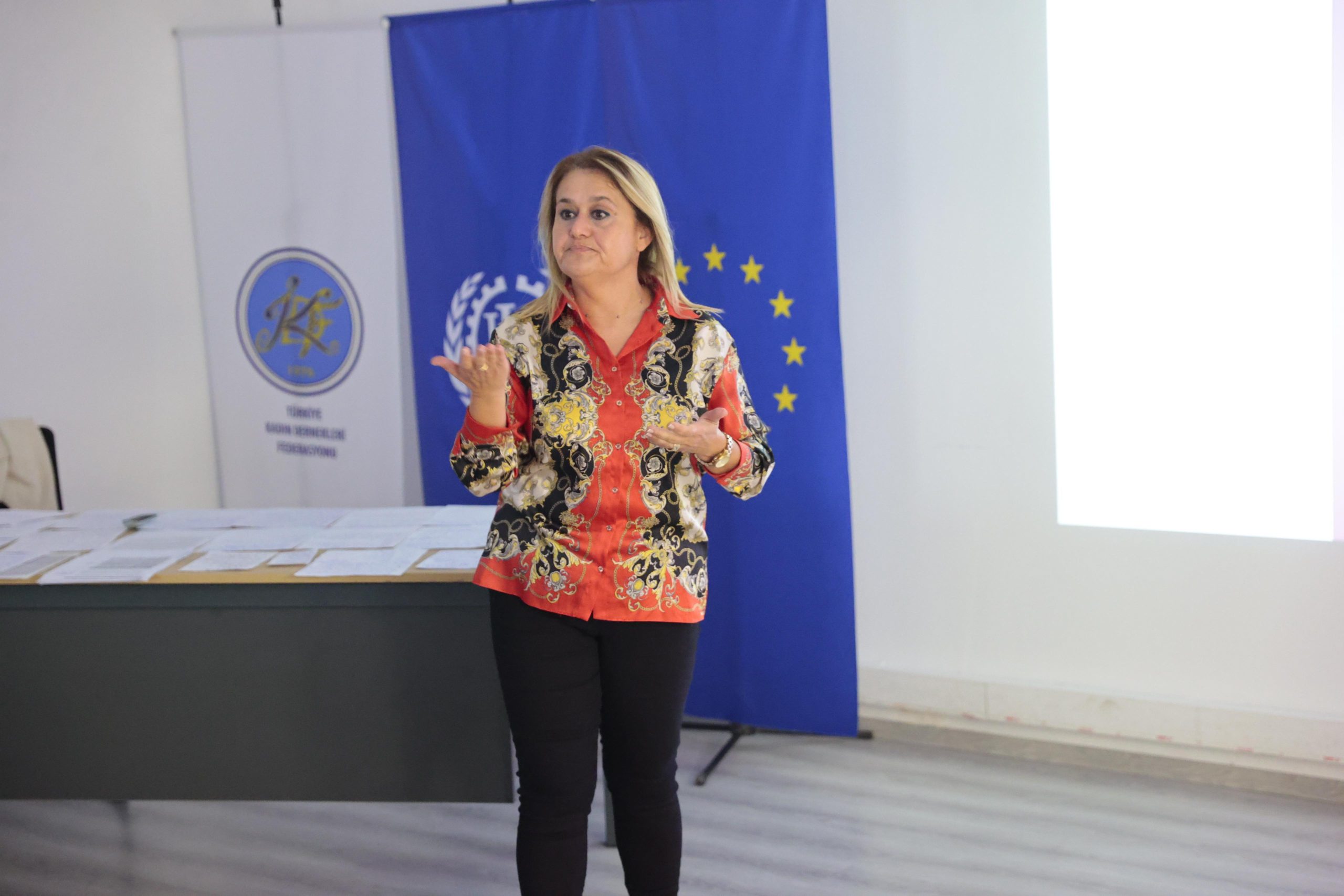 KONAK’TA ÇALIŞMA YAŞAMINDA ŞİDDET VE TACİZE SIFIR TOLERANS KONAK’TA ÇALIŞMA YAŞAMINDA ŞİDDET VE TACİZE SIFIR TOLERANS