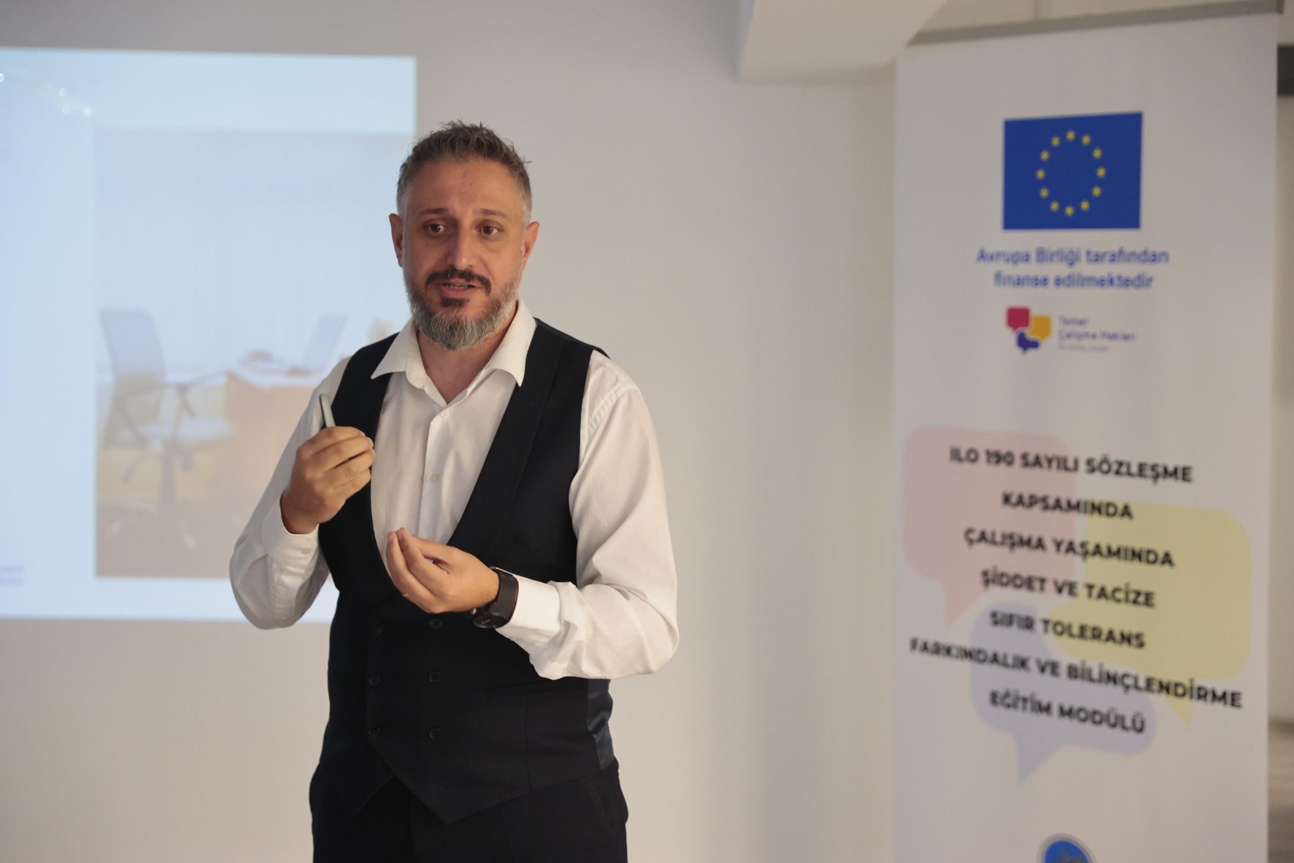 KONAK’TA ÇALIŞMA YAŞAMINDA ŞİDDET VE TACİZE SIFIR TOLERANS KONAK’TA ÇALIŞMA YAŞAMINDA ŞİDDET VE TACİZE SIFIR TOLERANS