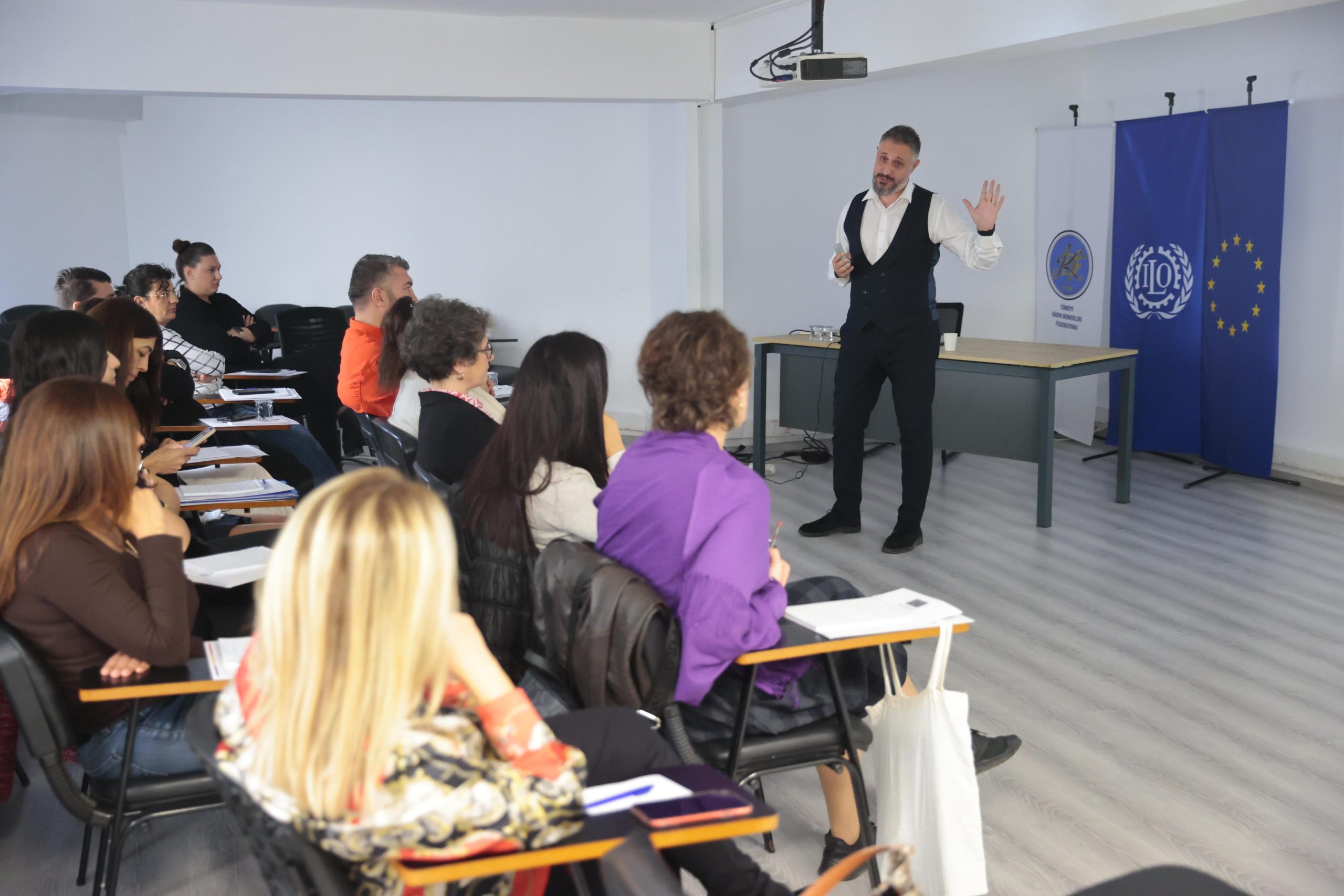 KONAK’TA ÇALIŞMA YAŞAMINDA ŞİDDET VE TACİZE SIFIR TOLERANS KONAK’TA ÇALIŞMA YAŞAMINDA ŞİDDET VE TACİZE SIFIR TOLERANS