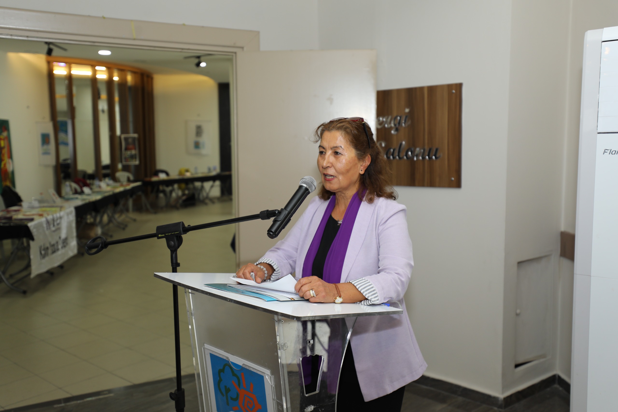 NARLIDERE’DE KADINLAR ŞİDDETE KARŞI SES YÜKSELTTİ NARLIDERE’DE KADINLAR ŞİDDETE KARŞI SES YÜKSELTTİ