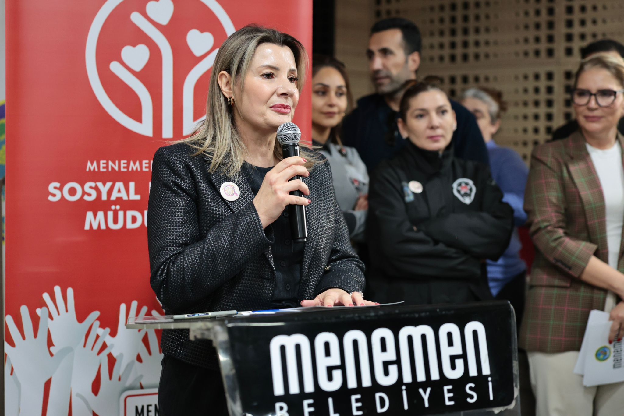 MENEMEN KADINA ŞİDDETE KARŞI TEK SES OLDU