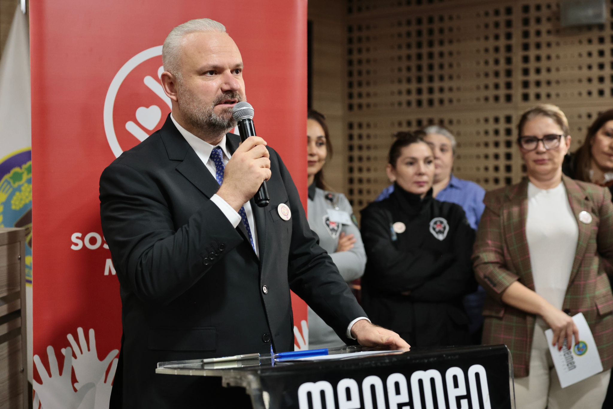 MENEMEN KADINA ŞİDDETE KARŞI TEK SES OLDU