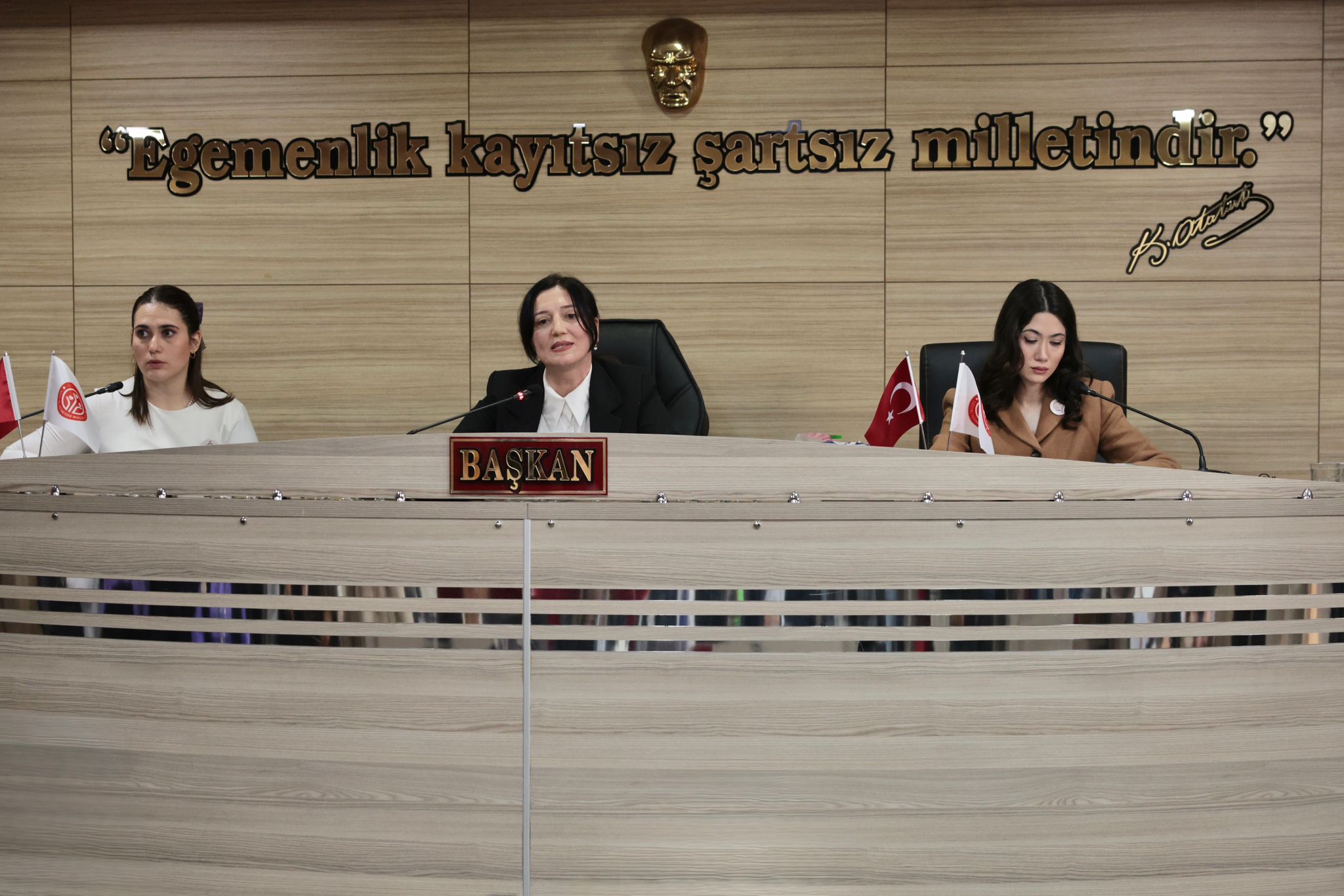 MENEMEN KADINA ŞİDDETE KARŞI TEK SES OLDU