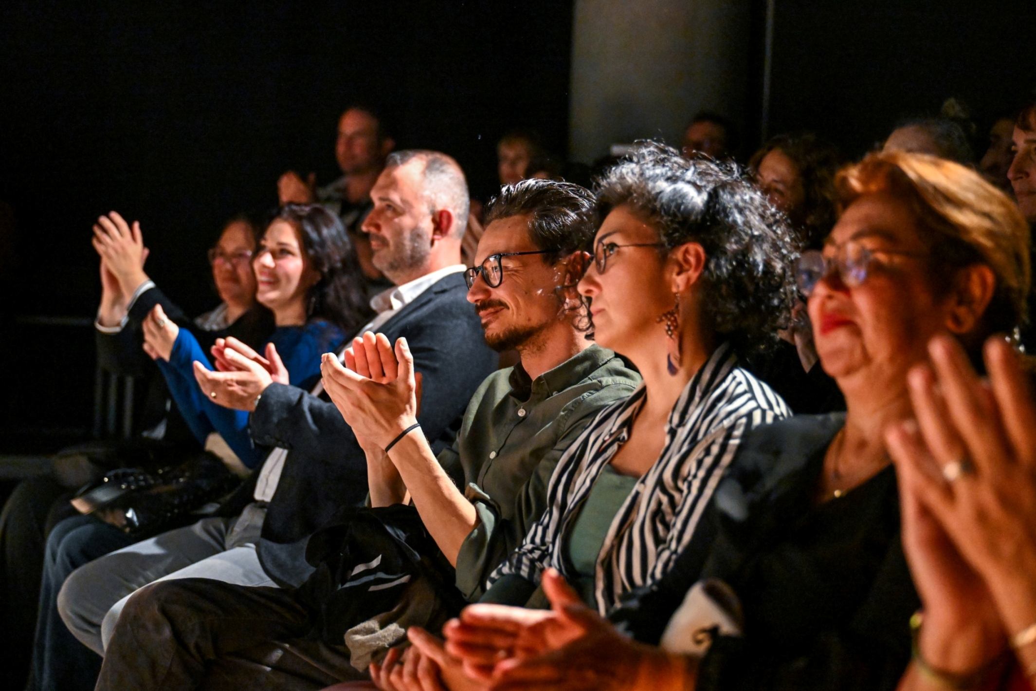 “UNUTMAK” BORNOVA’DA SAHNEYE ÇIKTI “UNUTMAK” BORNOVA’DA SAHNEYE ÇIKTI