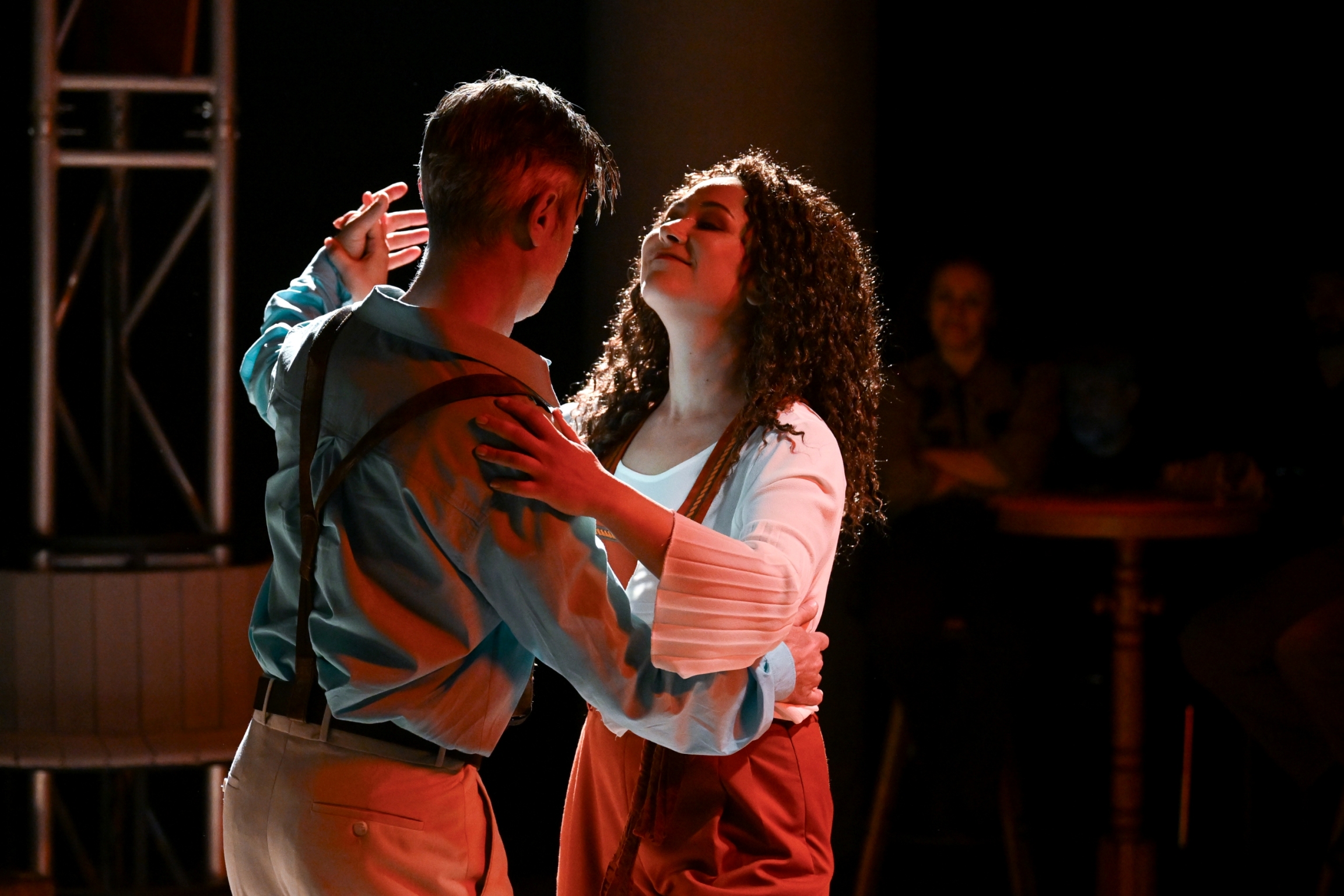 “UNUTMAK” BORNOVA’DA SAHNEYE ÇIKTI “UNUTMAK” BORNOVA’DA SAHNEYE ÇIKTI