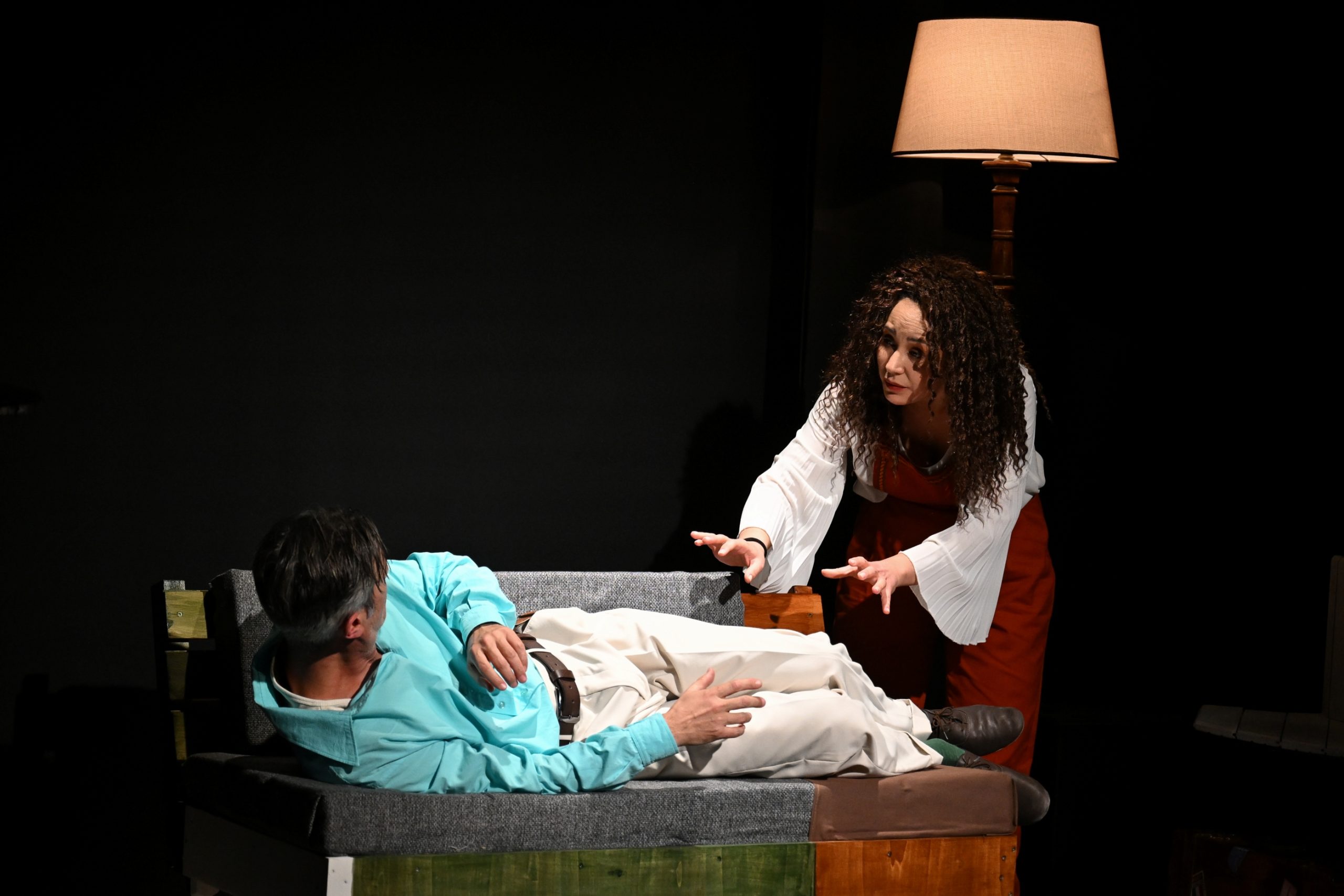 “UNUTMAK” BORNOVA’DA SAHNEYE ÇIKTI “UNUTMAK” BORNOVA’DA SAHNEYE ÇIKTI