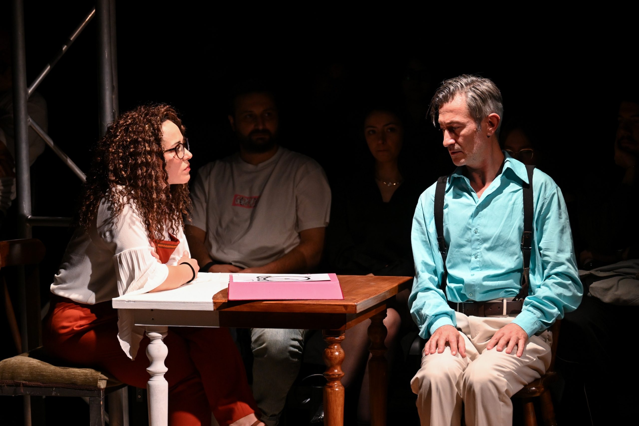 “UNUTMAK” BORNOVA’DA SAHNEYE ÇIKTI “UNUTMAK” BORNOVA’DA SAHNEYE ÇIKTI