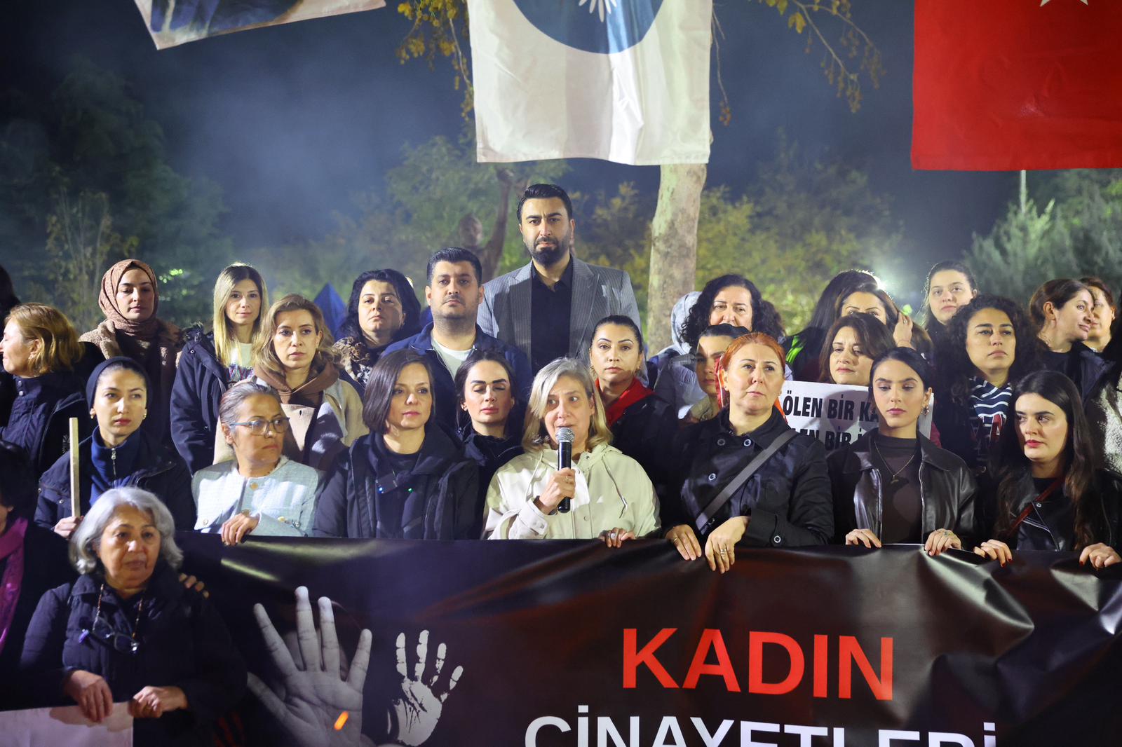 KARABAĞLAR KADINA ŞİDDETE KARŞI TEK SES TEK YÜREK KARABAĞLAR KADINA ŞİDDETE KARŞI TEK SES TEK YÜREK