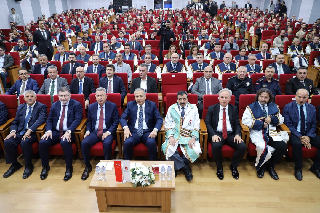 BAKAN YERLİKAYA AKADEMİK AÇILIŞA KATILDI