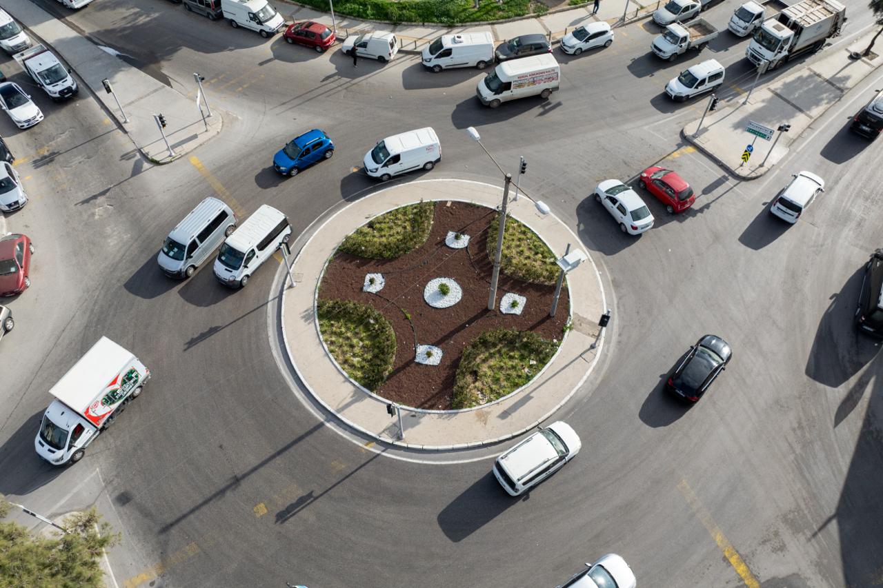 BUCA’DA AZ SU İSTEYEN BİTKİLERLE YEŞİL ALAN DÖNÜŞÜMÜ