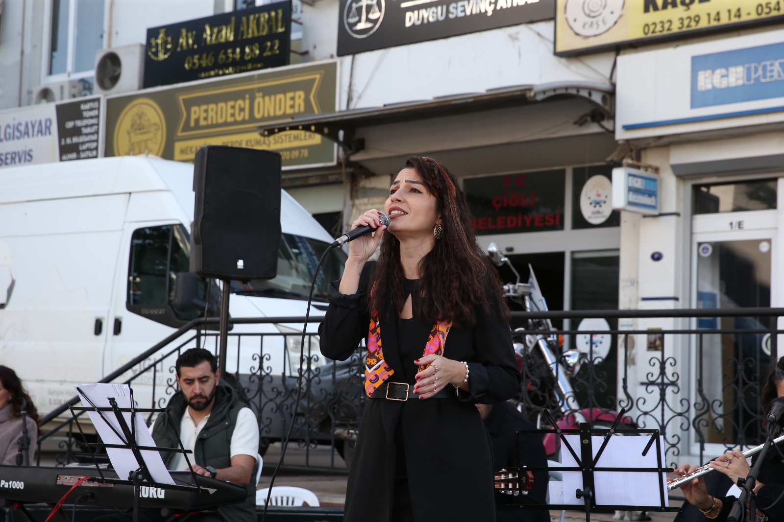 ÇİĞLİ’DE KADINLAR “ŞİDDETE HAYIR” DEDİ ÇİĞLİ’DE KADINLAR “ŞİDDETE HAYIR” DEDİ