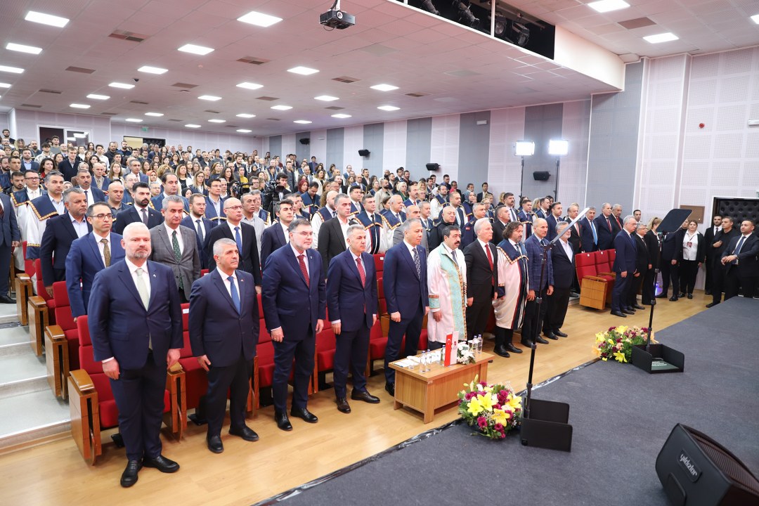 BAKAN YERLİKAYA AKADEMİK AÇILIŞA KATILDI