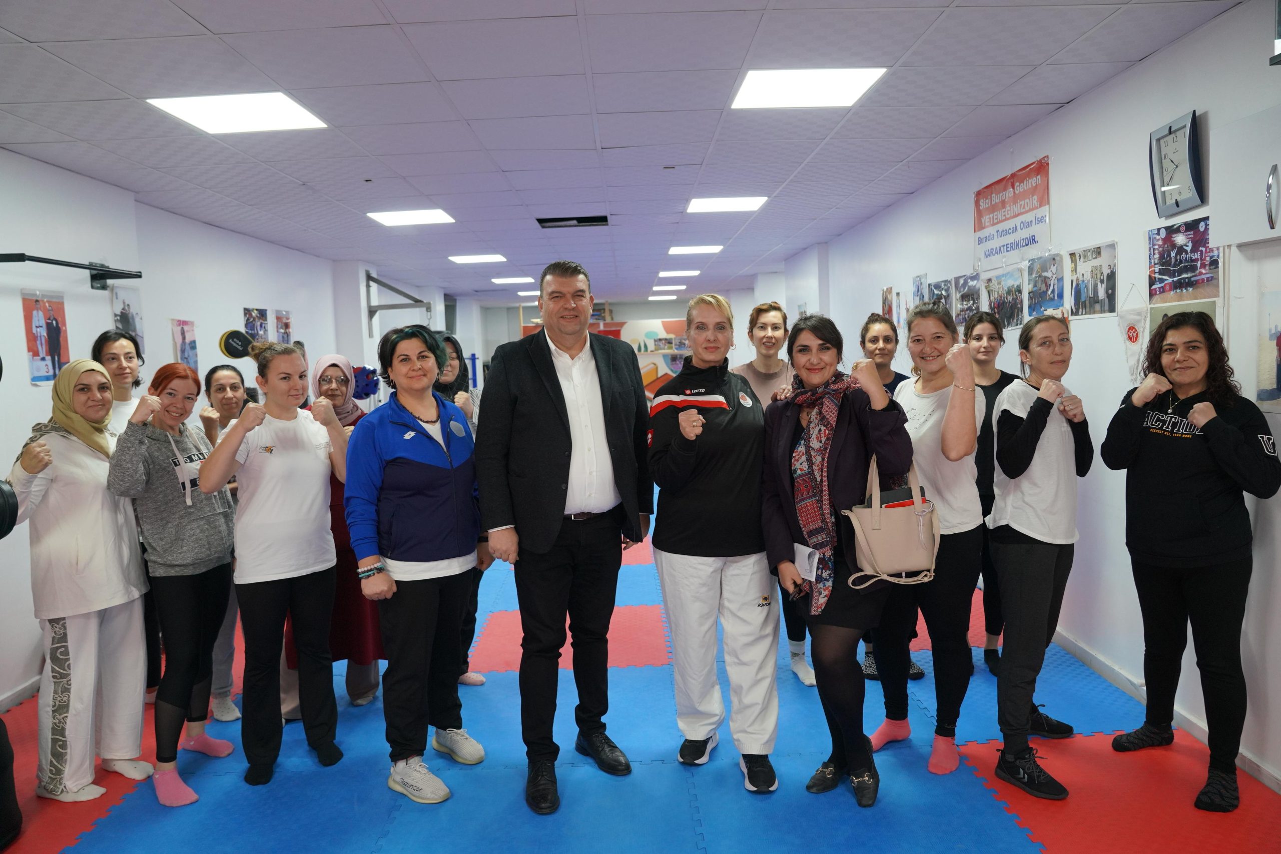 SEFERİHİSAR’DA KADINA ŞİDDETLE MÜCADELE HER GÜN SEFERİHİSAR’DA KADINA ŞİDDETLE MÜCADELE HER GÜN