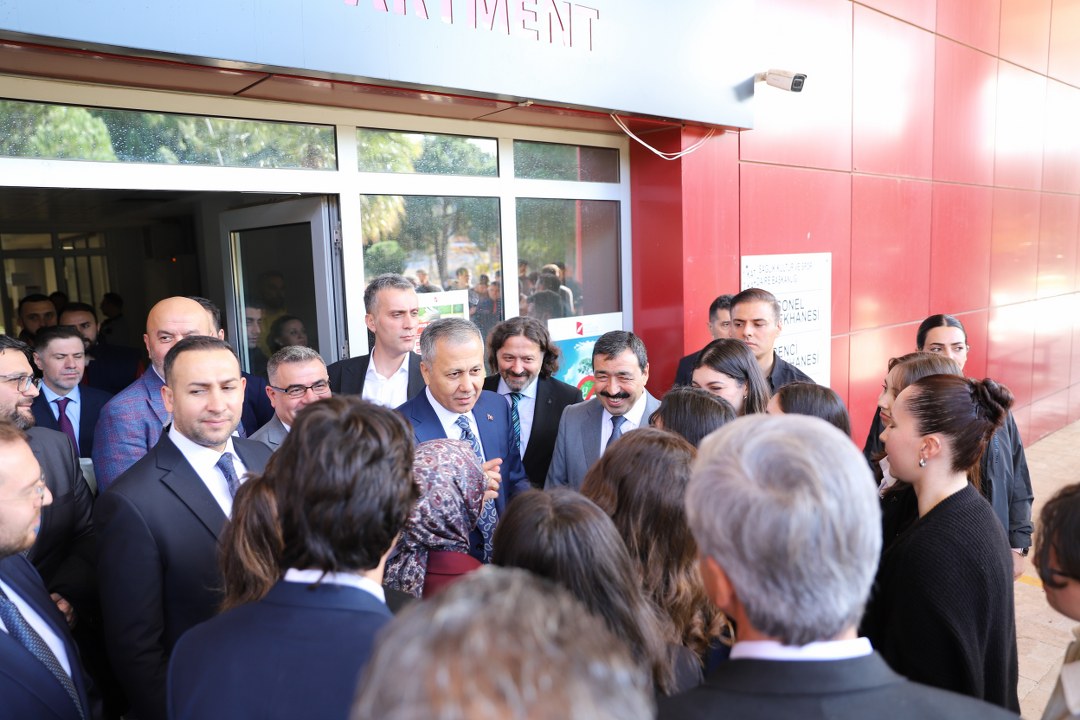 BAKAN YERLİKAYA AKADEMİK AÇILIŞA KATILDI