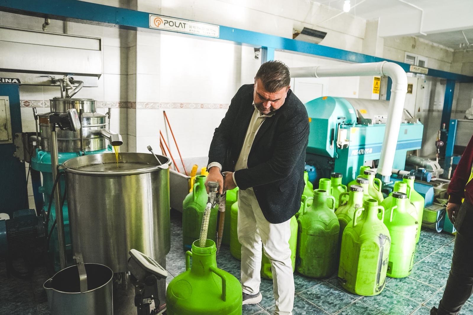 SEFERİHİSAR ZEYTİNYAĞI FABRİKASI ÜRETCİYE CAN OLUYOR