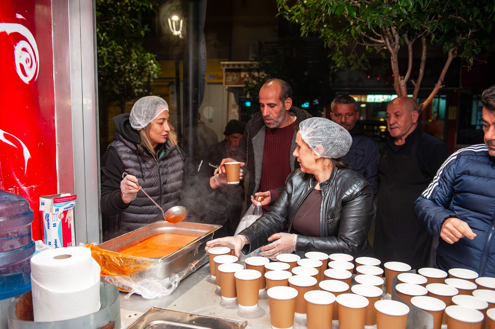 KARŞIYAKA’DA SOĞUK SABAHLARA SICAK ÇORBA KARŞIYAKA’DA SOĞUK SABAHLARA SICAK ÇORBA