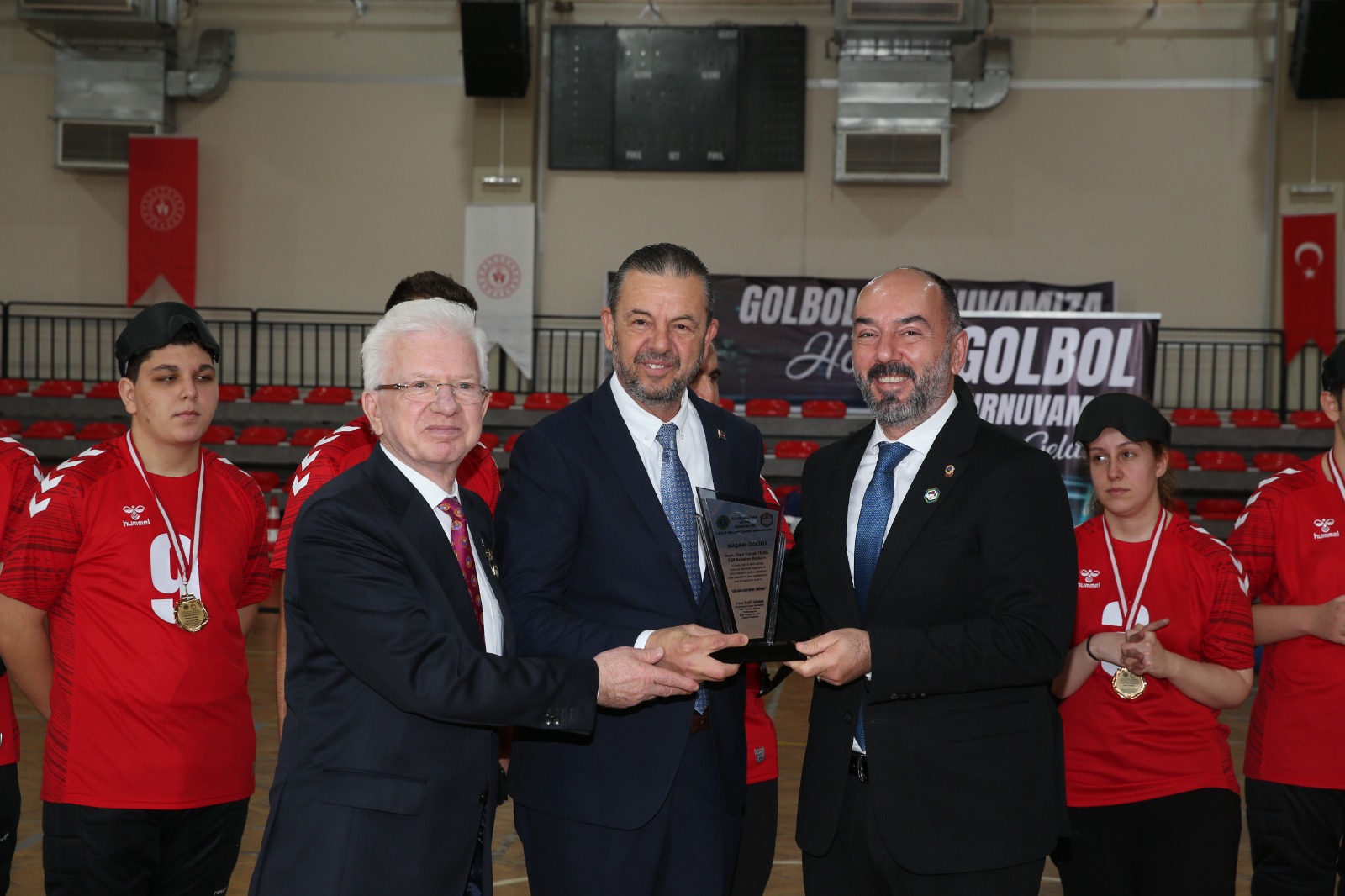 ÇİĞLİ’DE DÜNYA ENGELLİLER GÜNÜ GOLBOL TURNUVASI