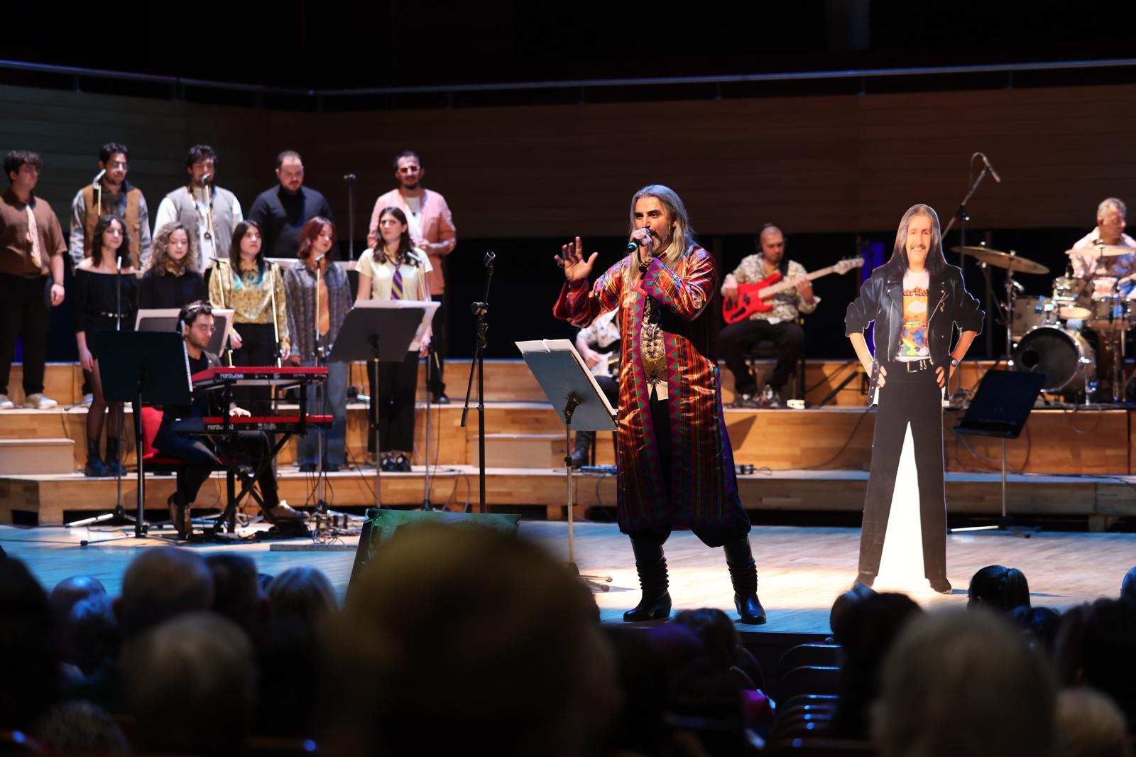 Barış Manço, şarkılarıyla anıldı Barış Manço, şarkılarıyla anıldı