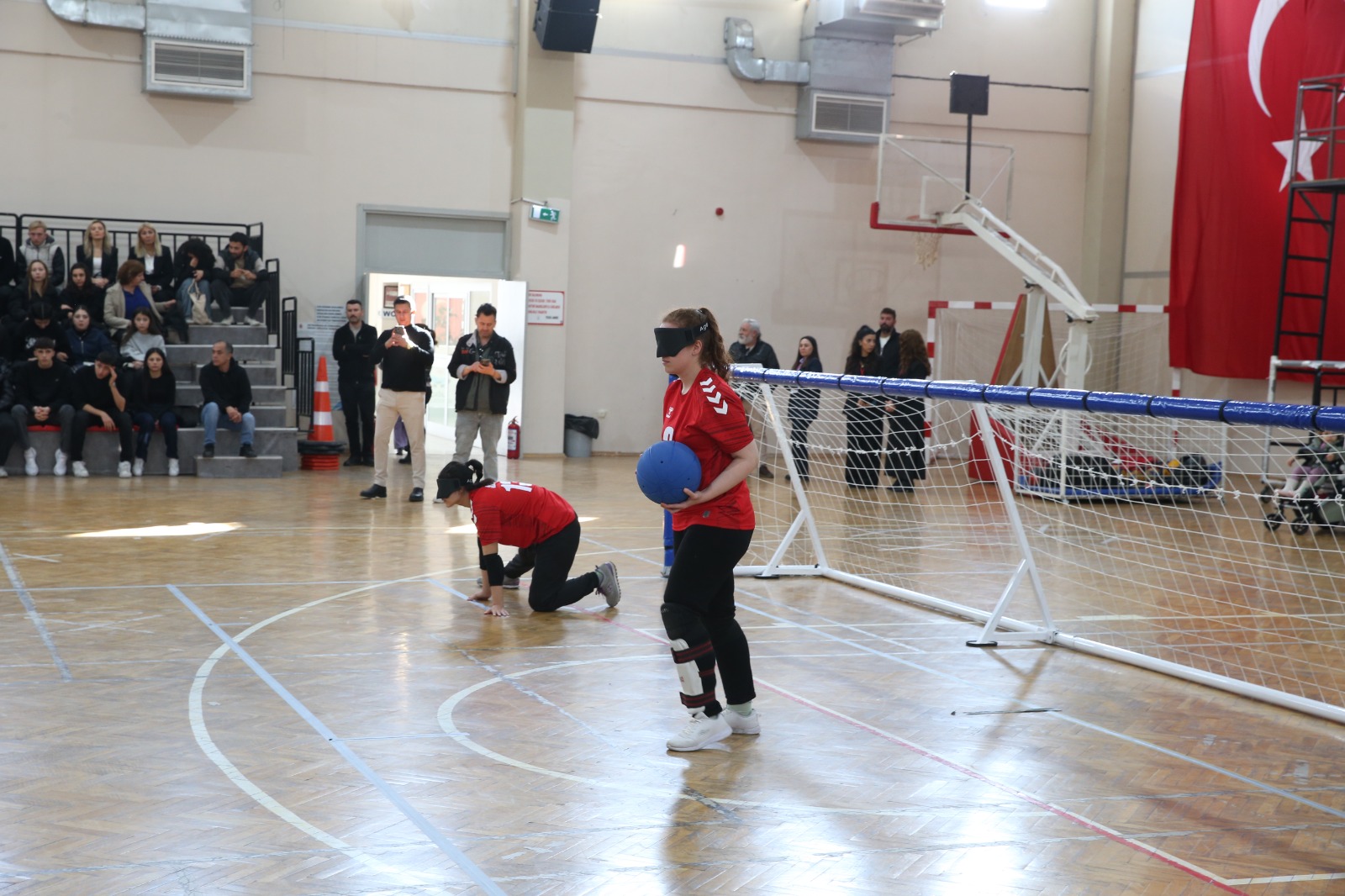 ÇİĞLİ’DE DÜNYA ENGELLİLER GÜNÜ GOLBOL TURNUVASI