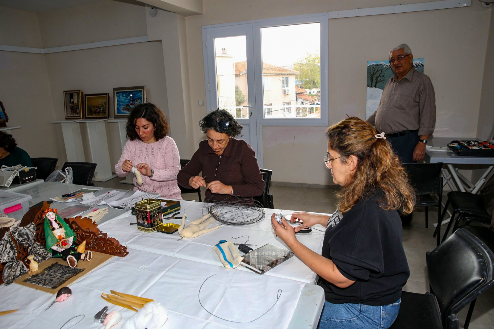 ÇİĞLİ’DE KADINLAR, GELENEKSEL SANATI GELECEĞE TAŞIYOR