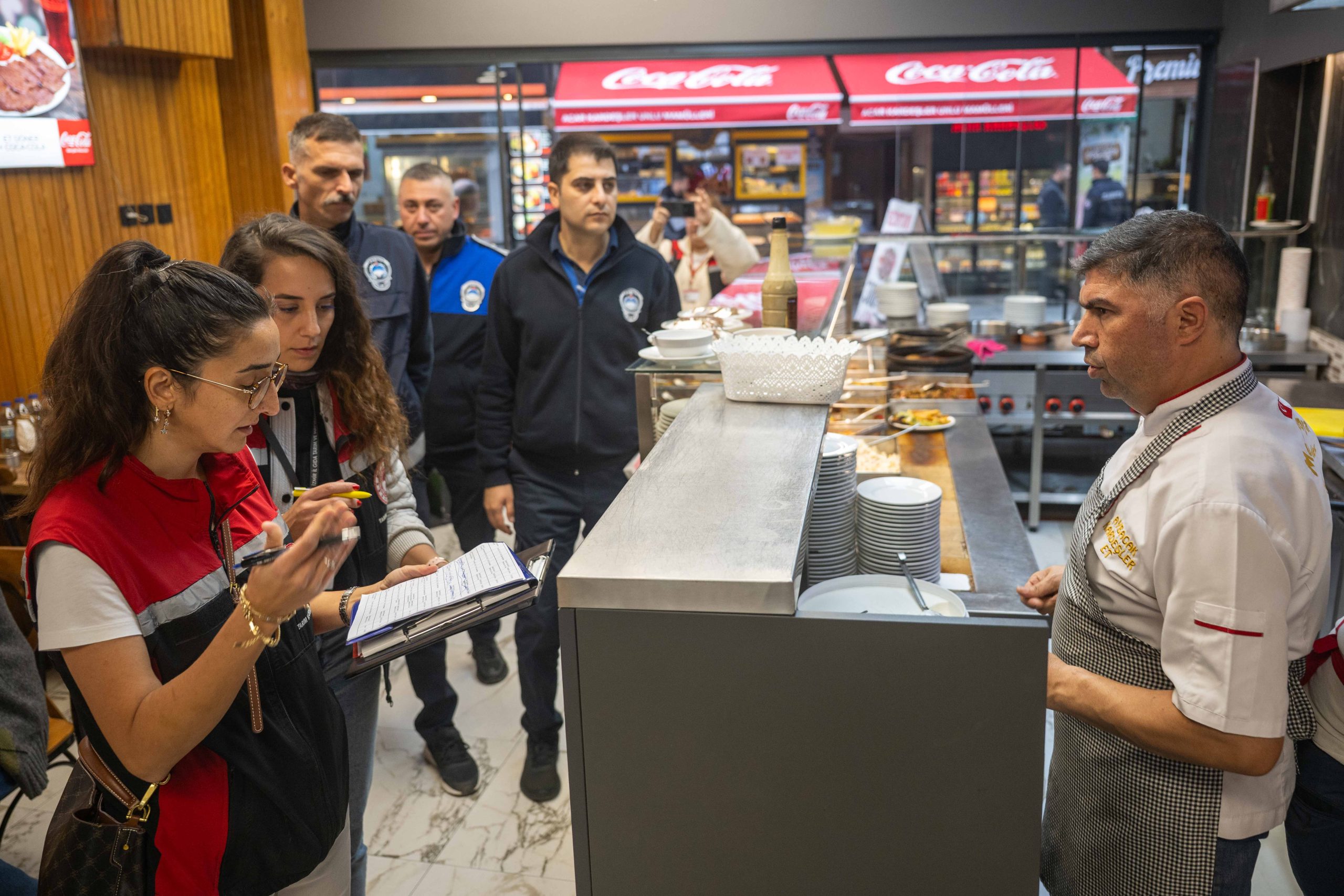 BORNOVA’DA GIDA GÜVENLİĞİ ALARMI BORNOVA’DA GIDA GÜVENLİĞİ ALARMI