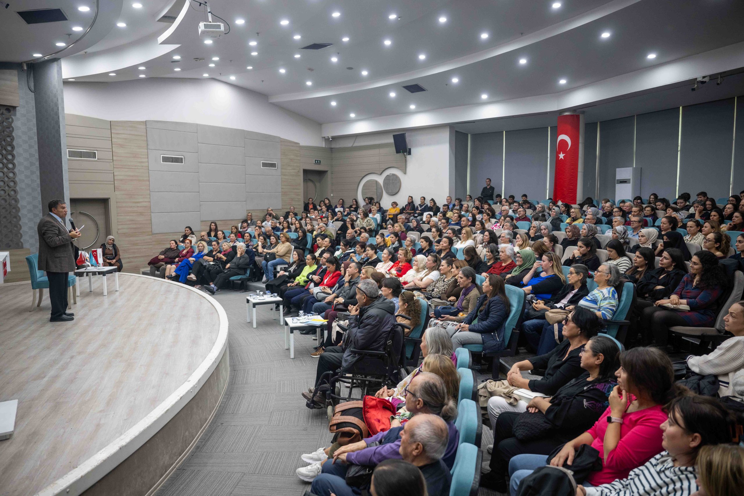 AİLE VE OKULDA KALİTELİ İLETİŞİM AİLE VE OKULDA KALİTELİ İLETİŞİM